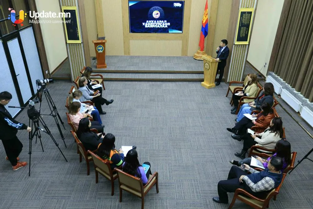 Орхон аймгийн Засаг дарга орон нутгийн сэтгүүлчидтэй уулзаж, нэг жилийн ажлаа танилцууллаа